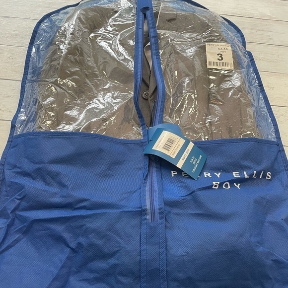 Perry Ellis Little Boy's 5-Piece Shirt, Tie, Jacket, Vest and Pants Suit Set - Picture 6 of 6